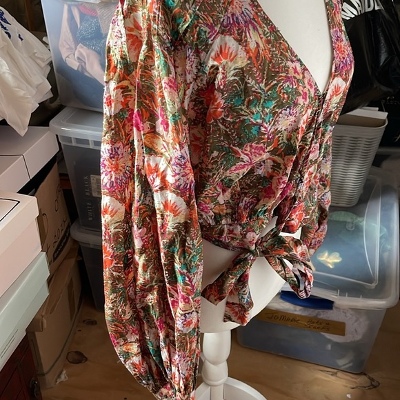 Free people Size Small Cropped blouse. Long sleeves - Picture 2 of 5